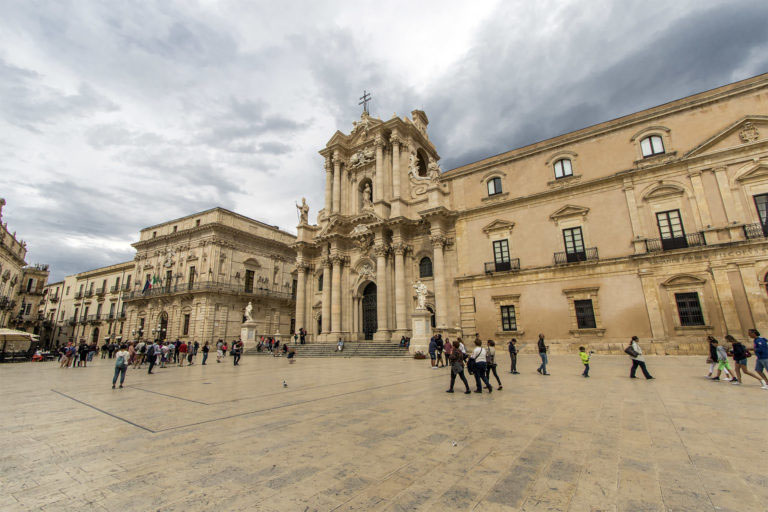 syracuse ortygie photo piazza duomo