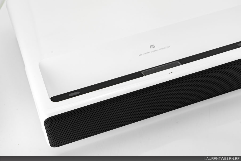 xiaomi-mi-laser-home-cinema-projector-1